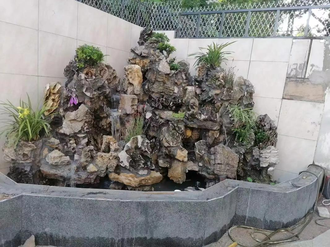 庭院假山石效果图 打造别墅庭院景观与自制假山水池设计指南